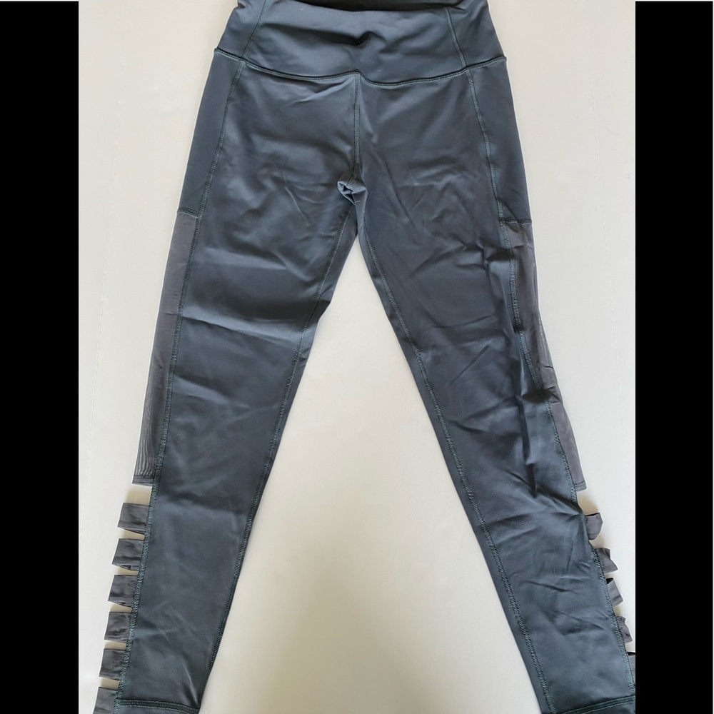 Victoria’s Secret Knockout Cropped Mesh Legging